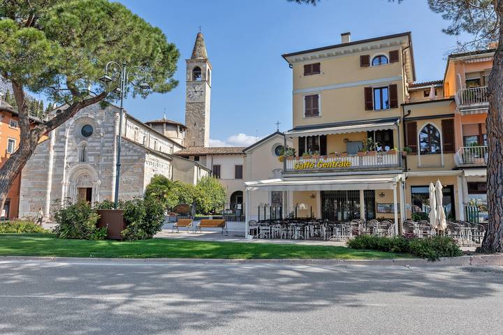 Apartamento inteiro, Apartamento 'Casabb Vista Giardino' com vista para a montanha e acesso Wi-Fi in Maderno, Toscolano-Maderno