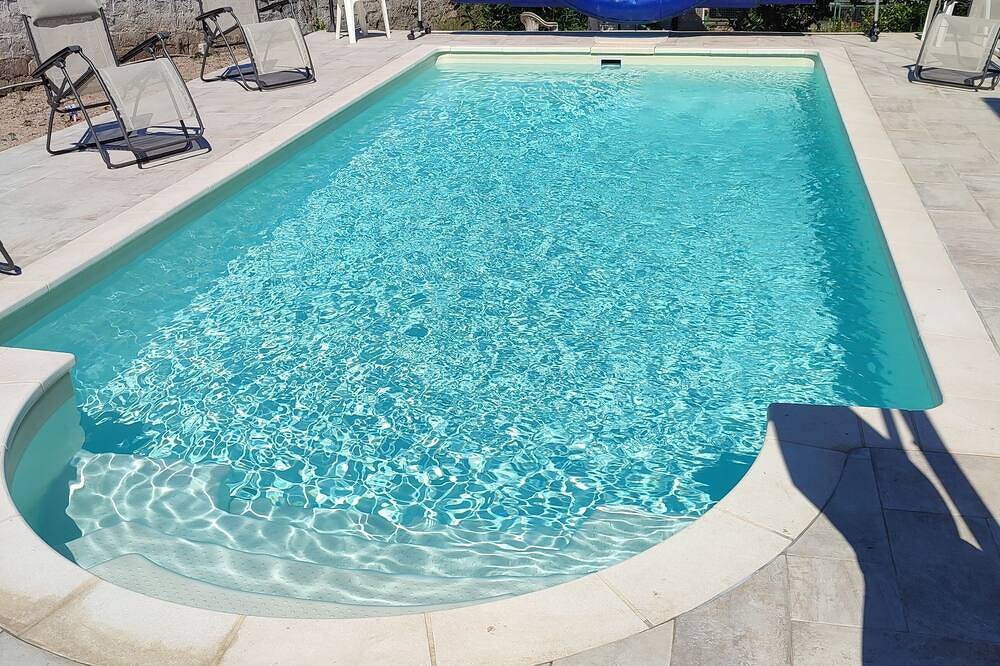 Geheel appartement, Beautiful air-conditioned studio with swimming pool in Saint-Laurent-du-Var, Cannes regio