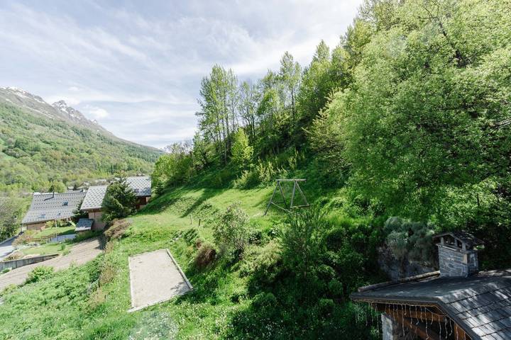 Appartement entier, Appartement "Lupins" avec vue sur les montagnes, terrasse partagée et Wi-Fi in Valloire, Région de Saint-Jean-de-Maurienne