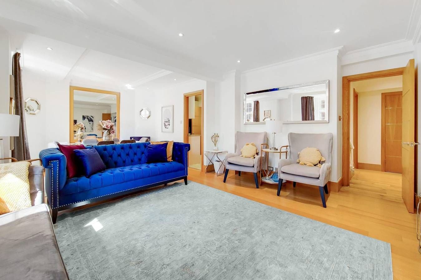 Entire apartment, Super Deluxe 3 Bedroom Apartment Opposite Harrods in London, South East England
