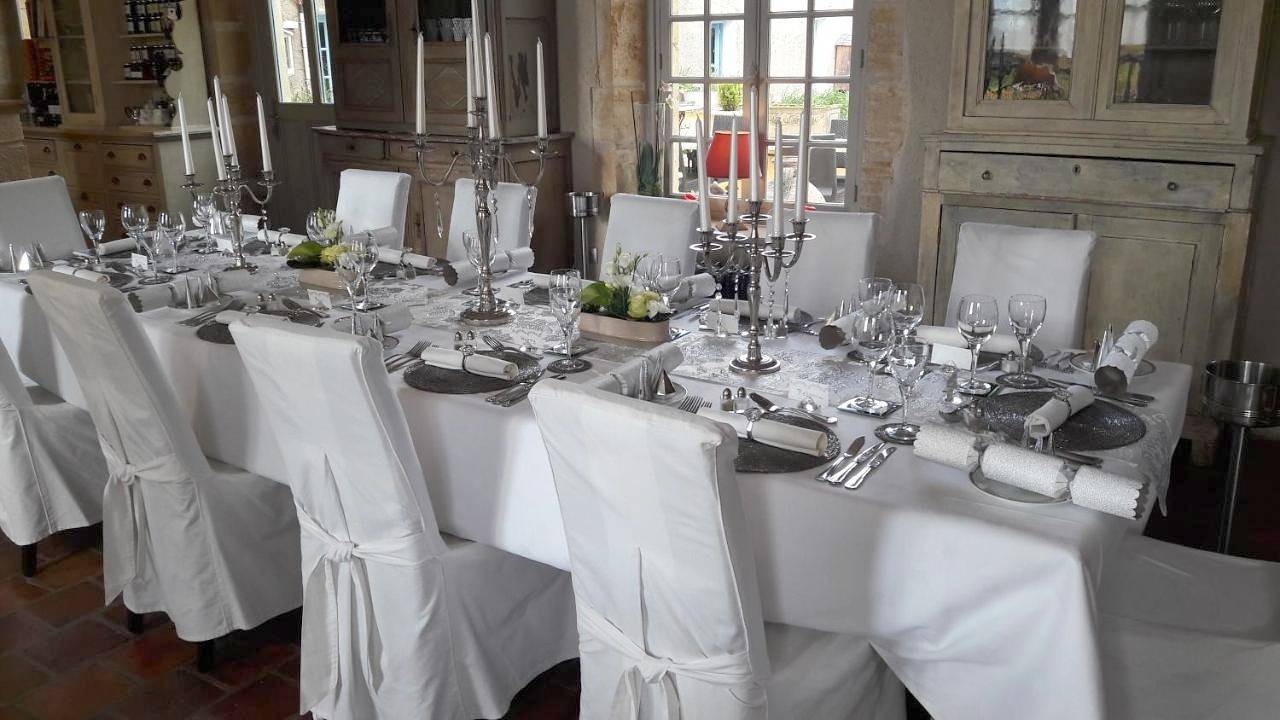 Chateau d'Origny, Chambres d'hotes et Restaurant Gastronomique in Ouches, Région de Roanne