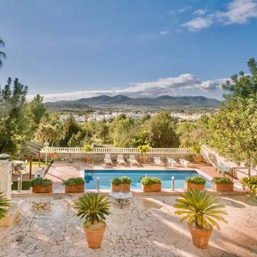 Villa in Santa Eulària des Riu, East Ibiza für 12 