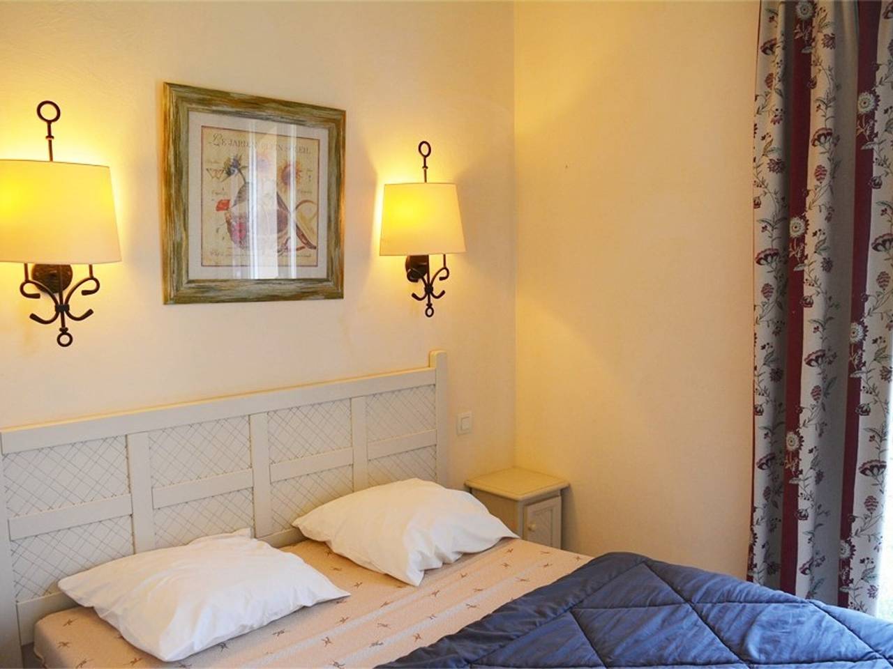 Maison duplex 3 pièces à Grospierres, 6 couchages, terrasse, animaux admis, parking, Wifi payant in Grospierres, Ardèche