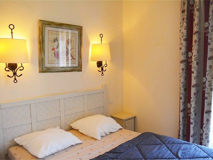 Location de vacances pour 6 personnes, avec Terrasse et Piscine à Grospierres - 4