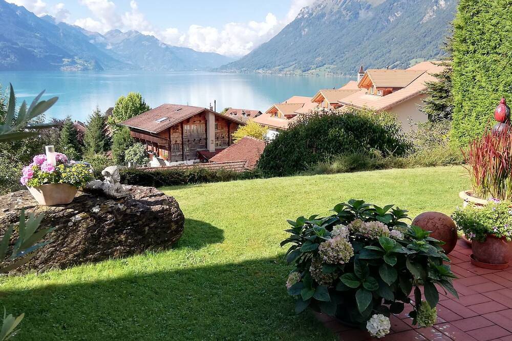 Spacious Luxury Home with Terrace, panoramic views, and walk to the lake! in Brienz, Verwaltungskreis Interlaken-Oberhasli