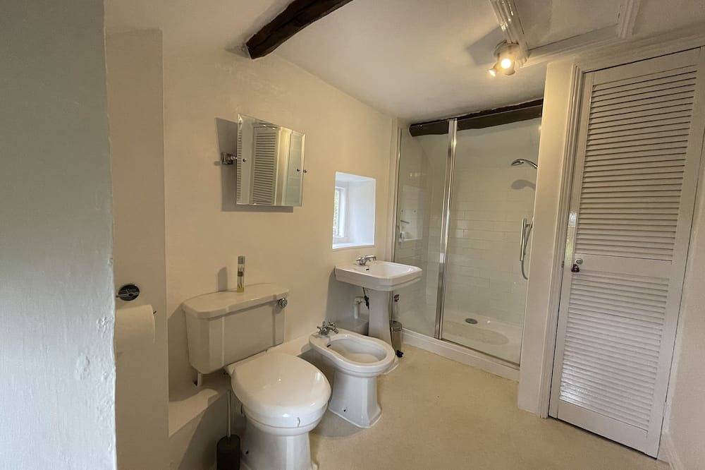 Camp Cottage the perfect  escape and hideaway for a couple and  dogs in Herefordshire