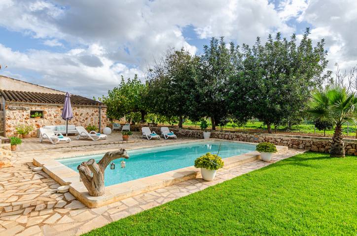Villa für 3 Personen, mit Pool und Terrasse sowie Garten - 1