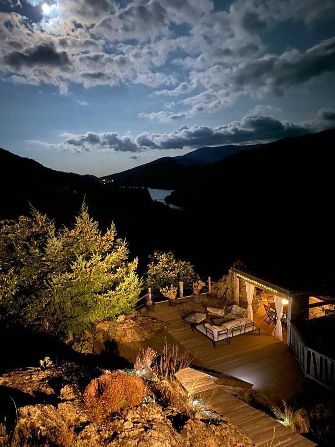Gîte pour 10 personnes, avec vue ainsi que vue sur le lac et jardin à Pourcharesses - 2