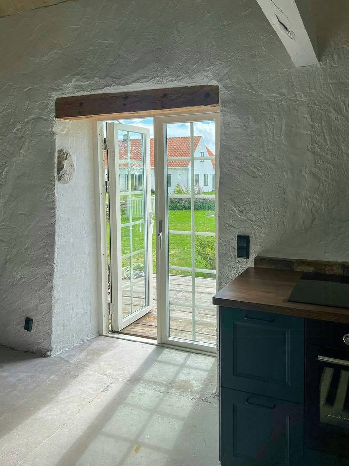 Kalkstenhus nära Hoburgsgubben på Gotland in Gotland