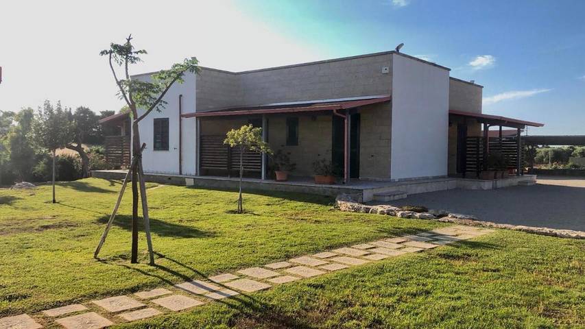 Ferienhaus für 5 Personen, mit Ausblick und Garten sowie Pool, mit Haustier in Torre Lapillo