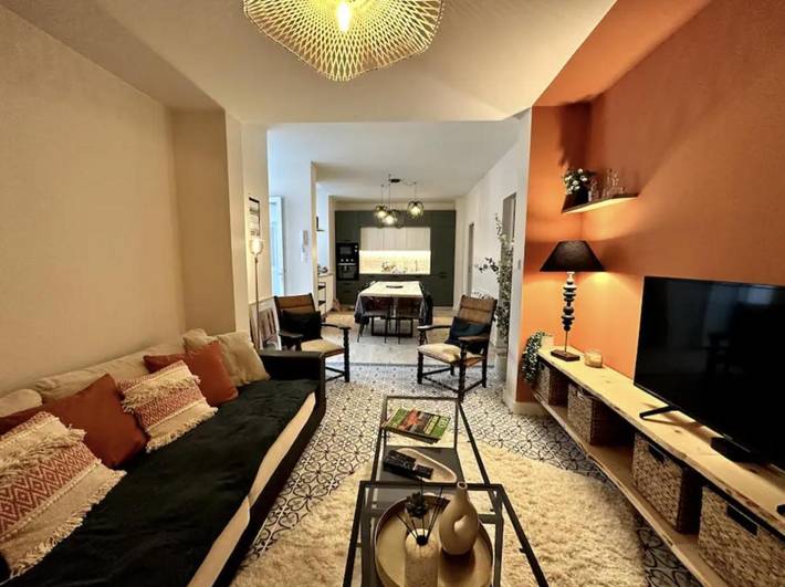 Gîte pour 11 personnes, avec terrasse dans Office De Tourisme Des Eaux Bonnes - 2