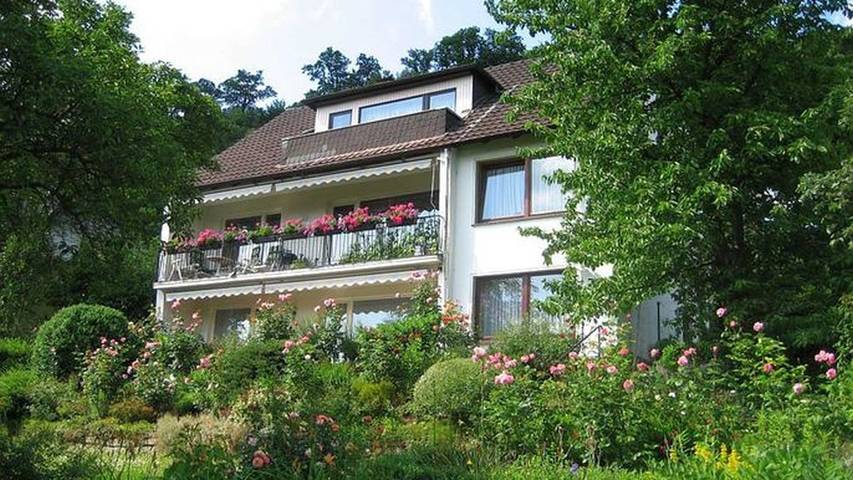 Ferienwohnung für 3 Personen, mit Ausblick und Garten sowie Balkon, kinderfreundlich in Hann. Münden