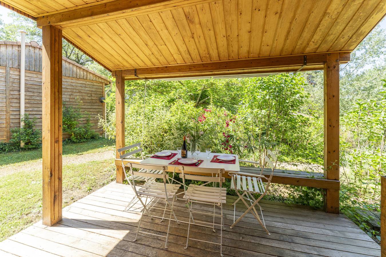 Chalet 'Gite Romarin' con piscina compartida, terraza privada y Wi-Fi in Mirabel-aux-Baronnies, Región de Nyons