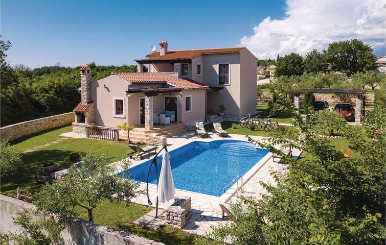 Reizende Ferienwohnung mit Pool in der Nähe von Valtura, 2 km von der Küste entfernt in Valtura, Südküste Istrien