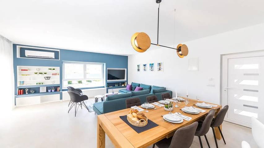 Villa pour 11 personnes, avec jardin ainsi que piscine et balcon à Trogir - 3