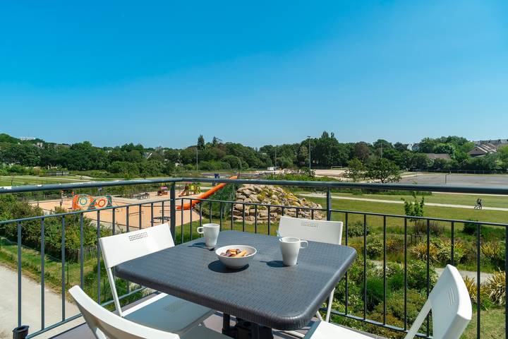 Appartement de vacances pour 4 personnes, avec piscine ainsi que jardin et balcon à Concarneau