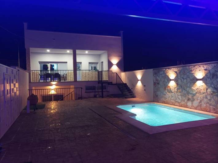 Casa rural para 8 personas, con vistas y jardín además de terraza y piscina en Orellana la Vieja