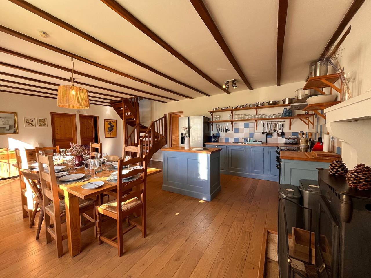 Maison de vacances 11 personnes, piscine » avec piscine chauffée, terrasse et Wi-Fi in Nanteuil-en-Vallée, Charente