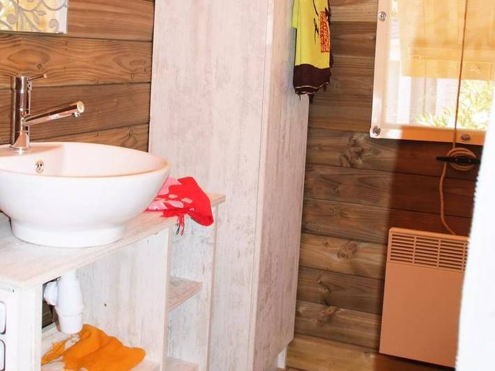 Camping  Les Pêcheurs - Tente en toile et en bois 5 personnes - Caba'nature 3 Pièces 5 Personnes in Fayence, Région de Draguignan