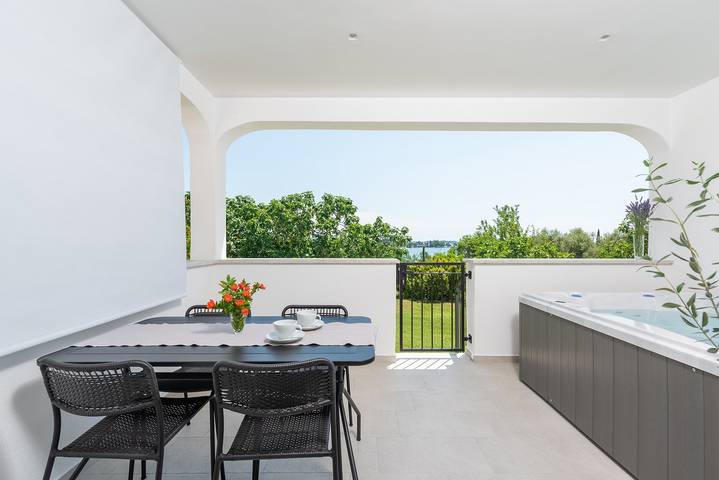 Ferienhaus für 4 Personen, mit Balkon/Terrasse in Porec und Umgebung