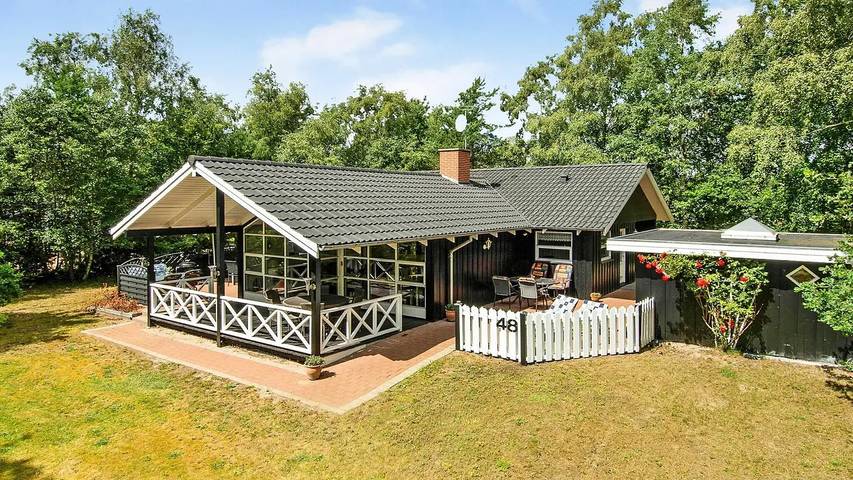 Ferienhaus für 9 Personen, mit Whirlpool und Sauna sowie Terrasse, mit Haustier