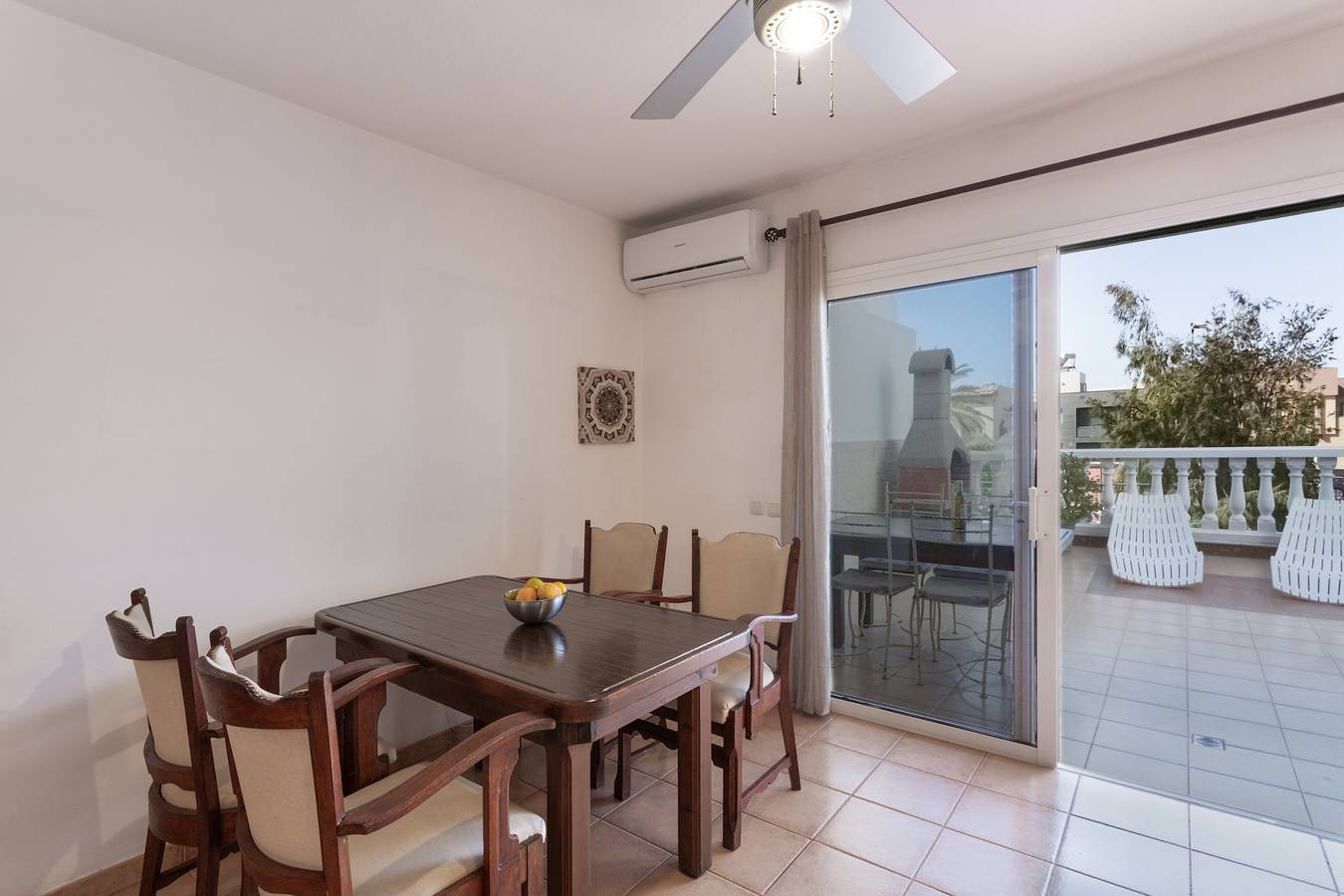 Entire apartment, Holiday Home 'Apartamento Fani N1' with Private Terrace, Wi-Fi and Air Conditioning in Arinaga, East Gran Canaria