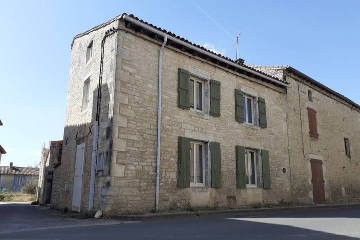 Gîte pour 7 personnes, avec terrasse, animaux acceptés à Tusson
