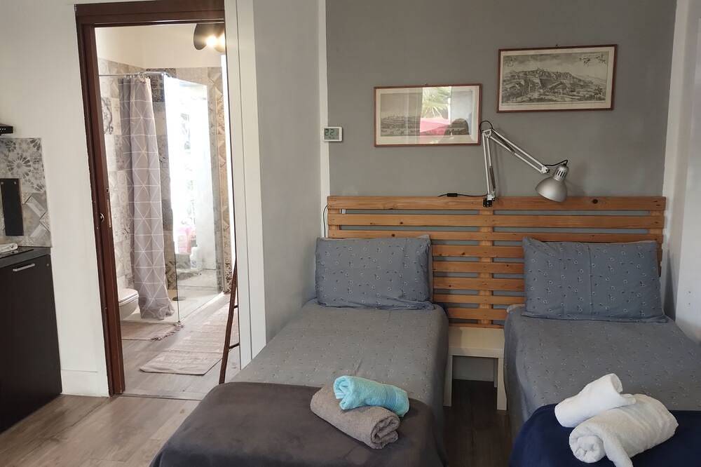 Appartamento intero, Monolocale con patio, a pochi minuti dall aeroporto e dal centro di Bergamo. in Bergamo, Provincia di Bergamo