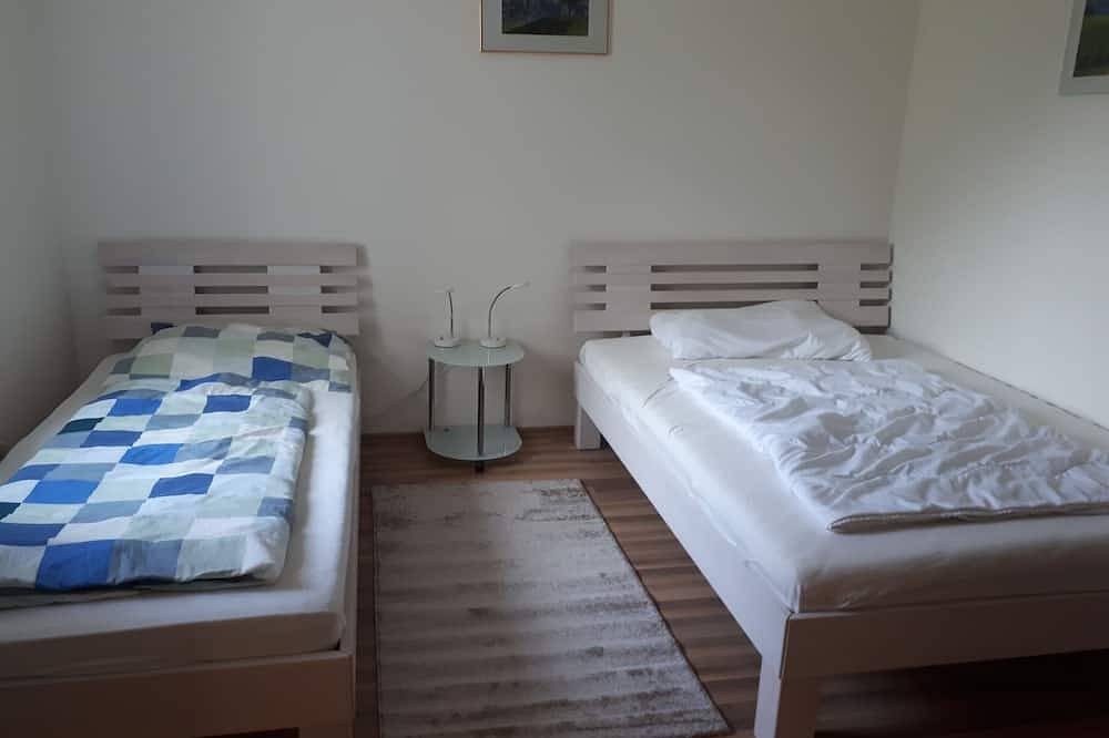 Ganze Wohnung, Ferienwohnung Salzburger Land Nähe Wallersee mit großer Terrasse in Straßwalchen, Bezirk Salzburg-Umgebung
