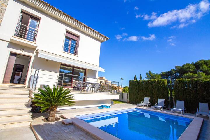 Ferienhaus für 6 Personen, mit Balkon und Terrasse sowie Garten und Pool in Son Moll