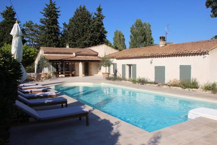Villa pour 10 personnes, avec piscine ainsi que terrasse et vue