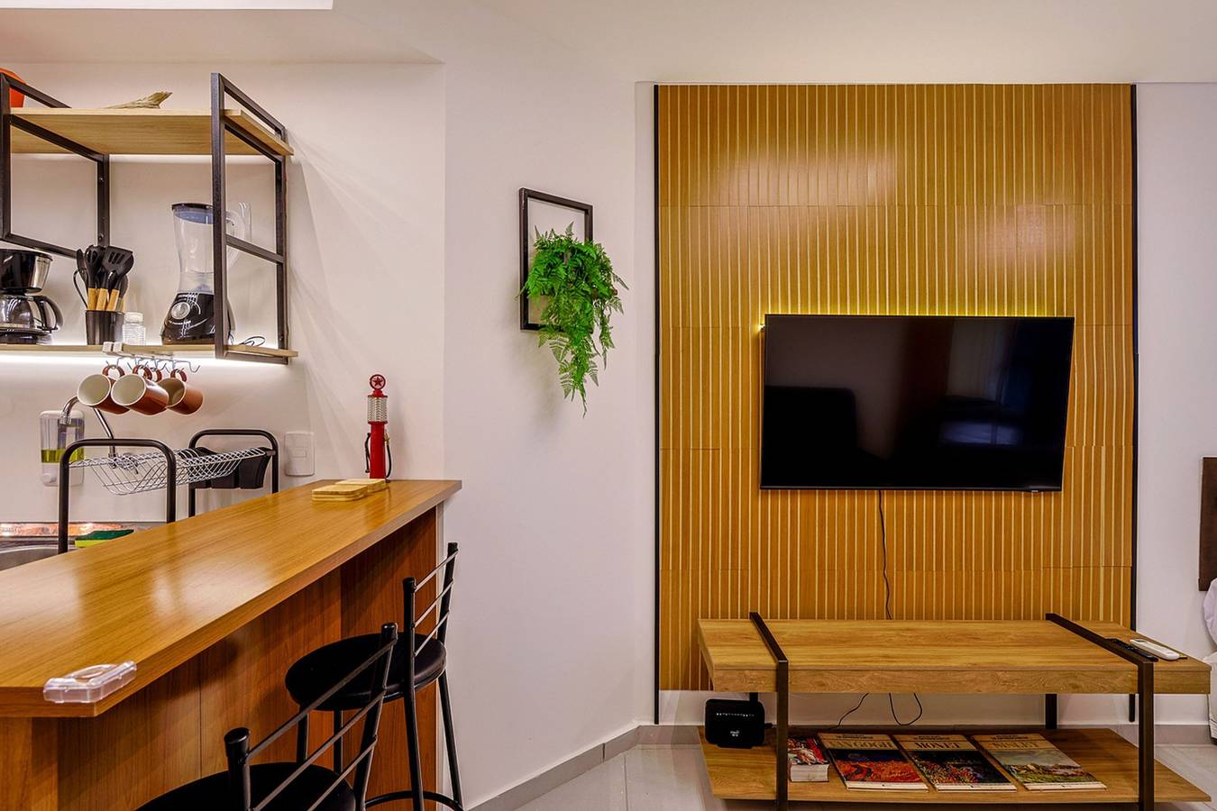 Appartamento intero, Studio completo c/ Wi-Fi e varanda no Centro in Centro (Rio de Janeiro), Rio de Janeiro