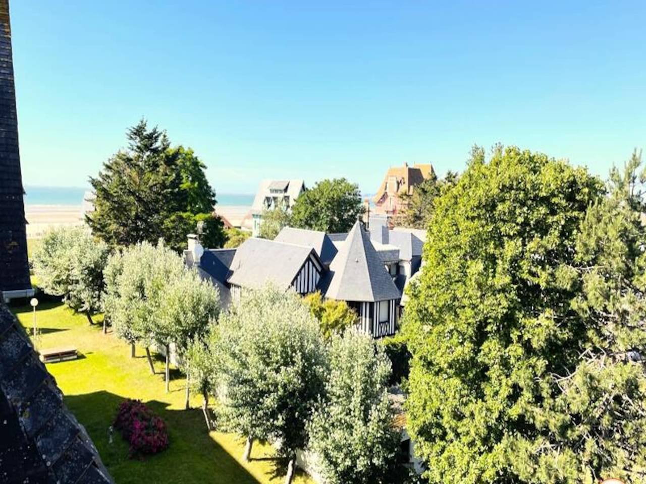 Ganze Wohnung, Das Grand Palais Beach mit Meerblick und Tennisplatz in Tourgéville, Lisieux und Umgebung