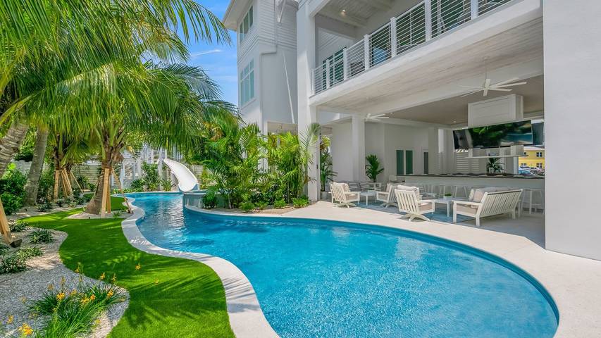 Vacation rental for 18 people, with pool and balcony in Sarasota Beach