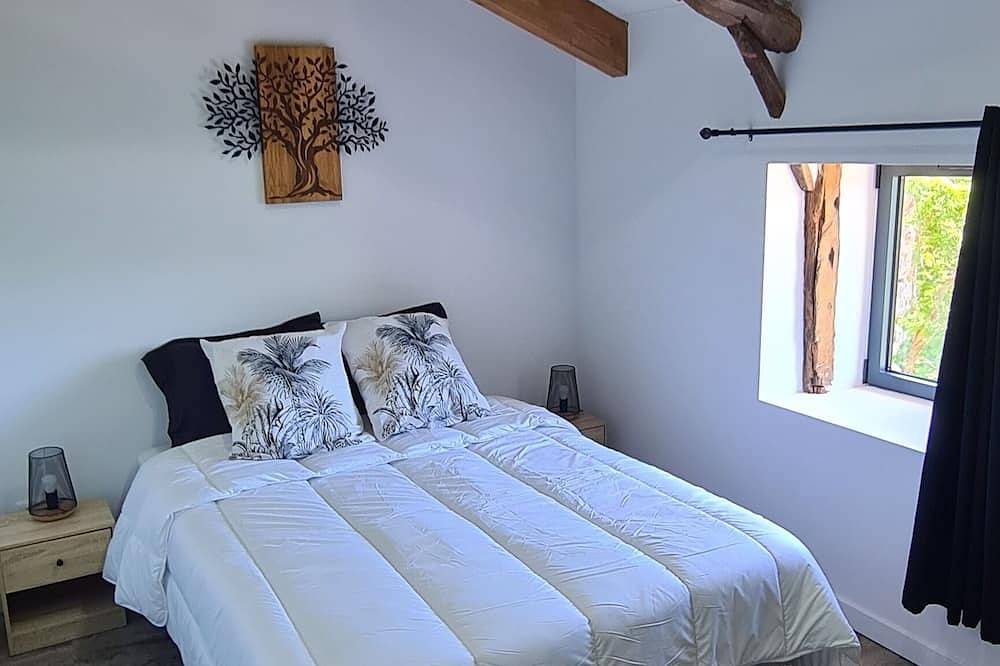 Maison de campagne rénovée  juste à côté de sentiers de randonnées. in Labastide-sur-Bésorgues, Parc naturel régional des Monts d'Ardèche