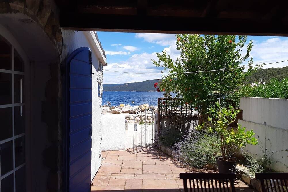 Ganze Wohnung, Studio Appartement am Strand Valun, Cres (As-20860-a) in Valun, Cres