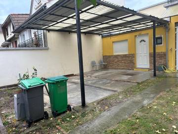 Location de vacances pour 5 personnes, avec terrasse à Bondy