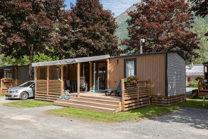 Caravane pour 4 personnes, avec Balcon/Terrasse ainsi que Terrasse et Jardin