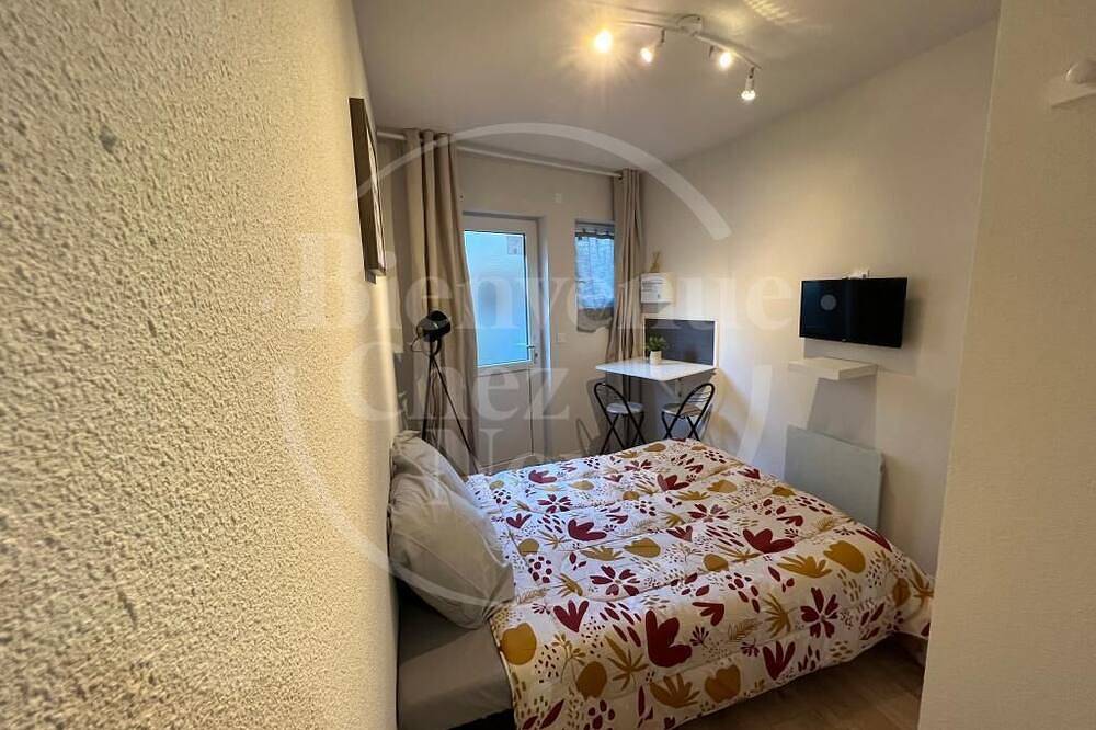 Entire apartment, Studio, Av. Marx Dormoy, fully equipped. (B) in Clermont-Ferrand, Volcans d'Auvergne Regional Nature Park