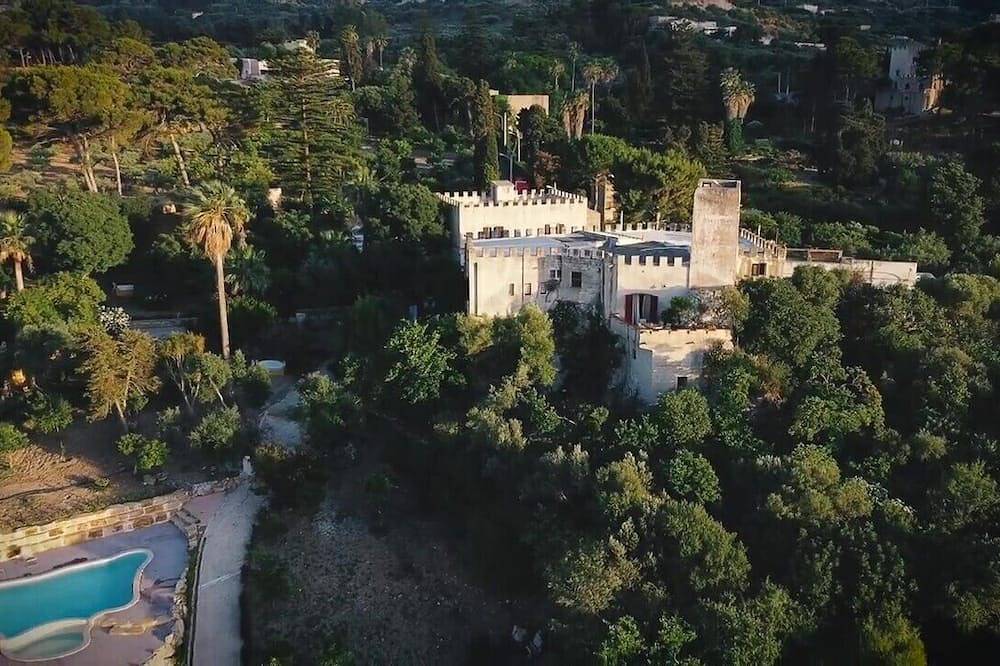 Antica Fortezza Villa Fontana - large garden, private pool and maximum privacy in Sant'Andrea Bonagia, Valderice