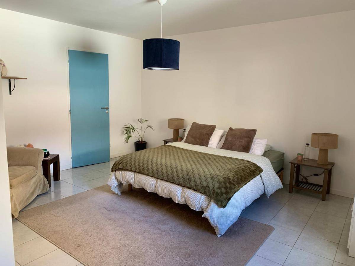 Double Room with Private Bathroom in Aniane, Région de Lodève