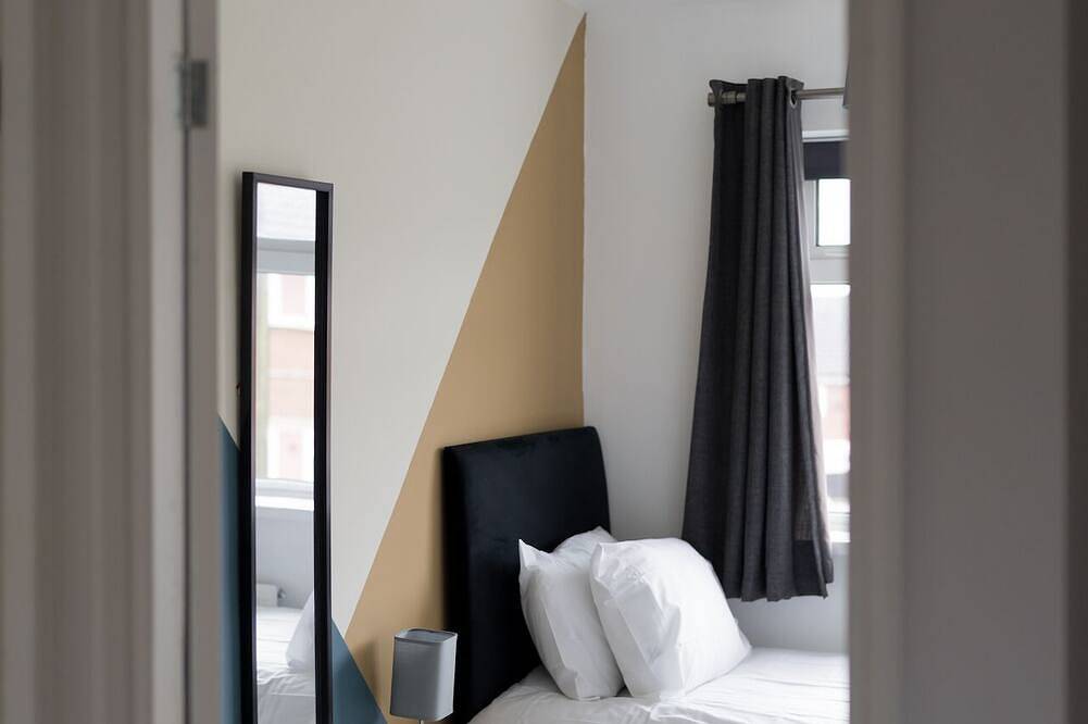 Perfect for Contractors & Families + Free Parking! in Stafford, Staffordshire