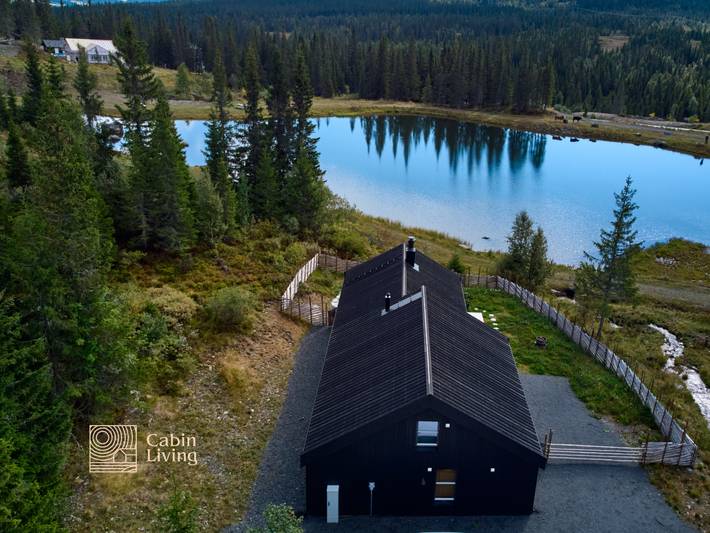 Unique cabin with fantastic lake view, sauna, ski & Ev charger in Skeikampen, Gausdal