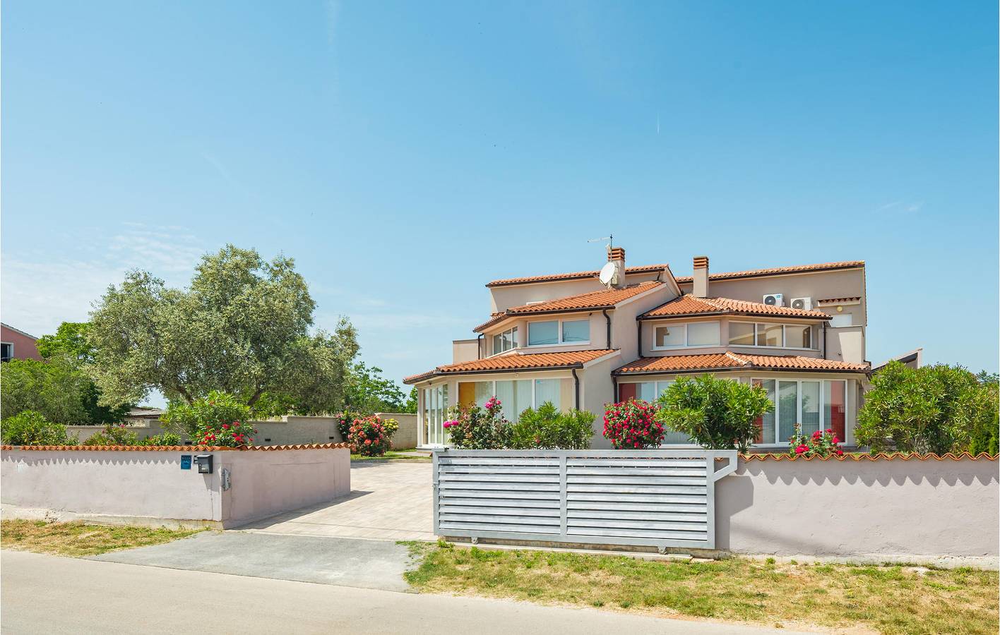 Charmantes Apartment mit einem Schlafzimmer, Pool und Terrasse in der Nähe des Flughafens Pula in Valtura, Südküste Istrien