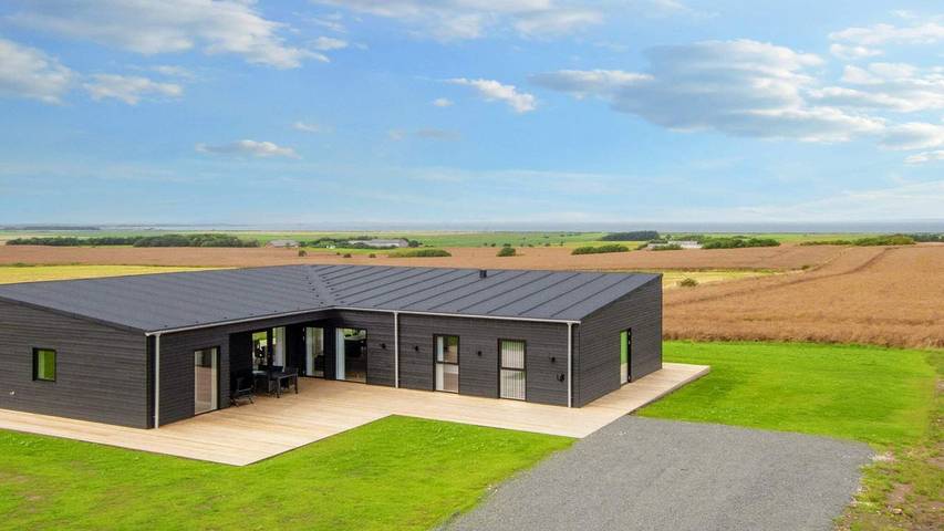 Ferieudlejning for 13 personer, med terrasse i Gjeller Odde