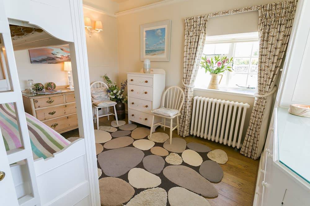 Pen y Graig -  an on the beach that sleeps 10 guests  in 5 bedrooms in Rhoscolyn, Isle of Anglesey