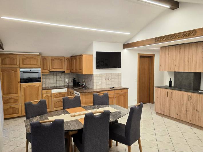 Gîte pour 6 personnes, avec sauna et balcon, adapté aux familles à Saas-Grund - 4