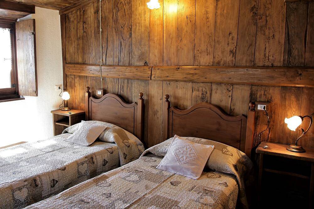 A dip into the past?Relaxation in nature? Ancient atmospheres--it's the place to be! in Prato Sopralacroce, Borzonasca