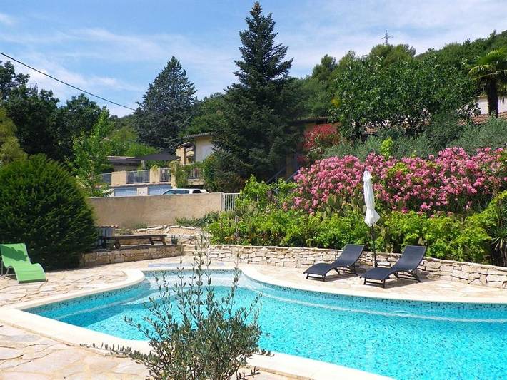 Gîte pour 3 personnes, avec piscine ainsi que jardin et vue à Villeneuve - 2