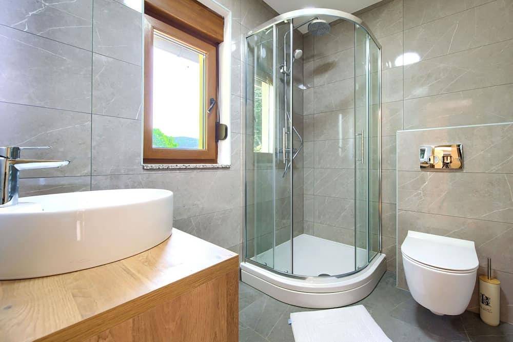 Beautiful private villa for 12 people with hot tub, Wifi, private pool, A/C, Tv and terrace in Sveti Juraj, Velebit Nature Park